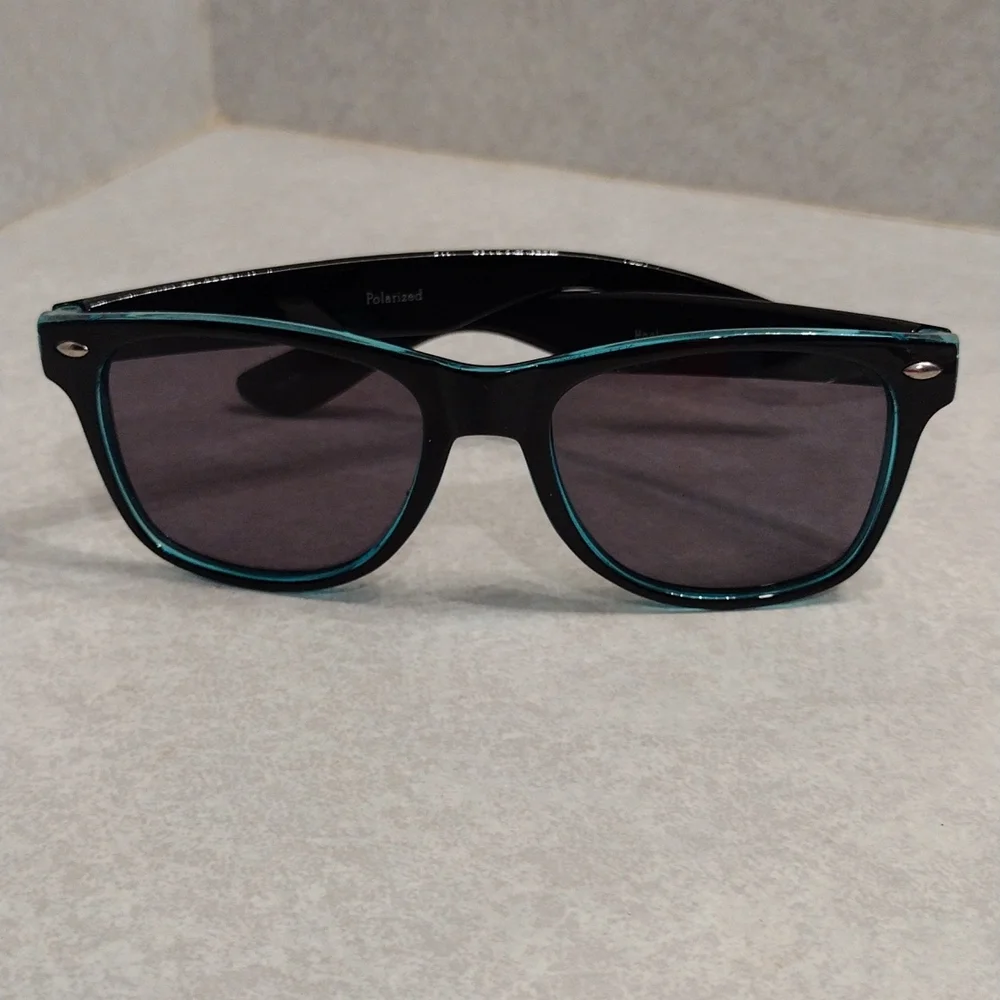 One Hoola polarized sunglasses.